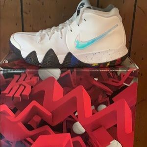 Kyrie 4’s men’s size 11